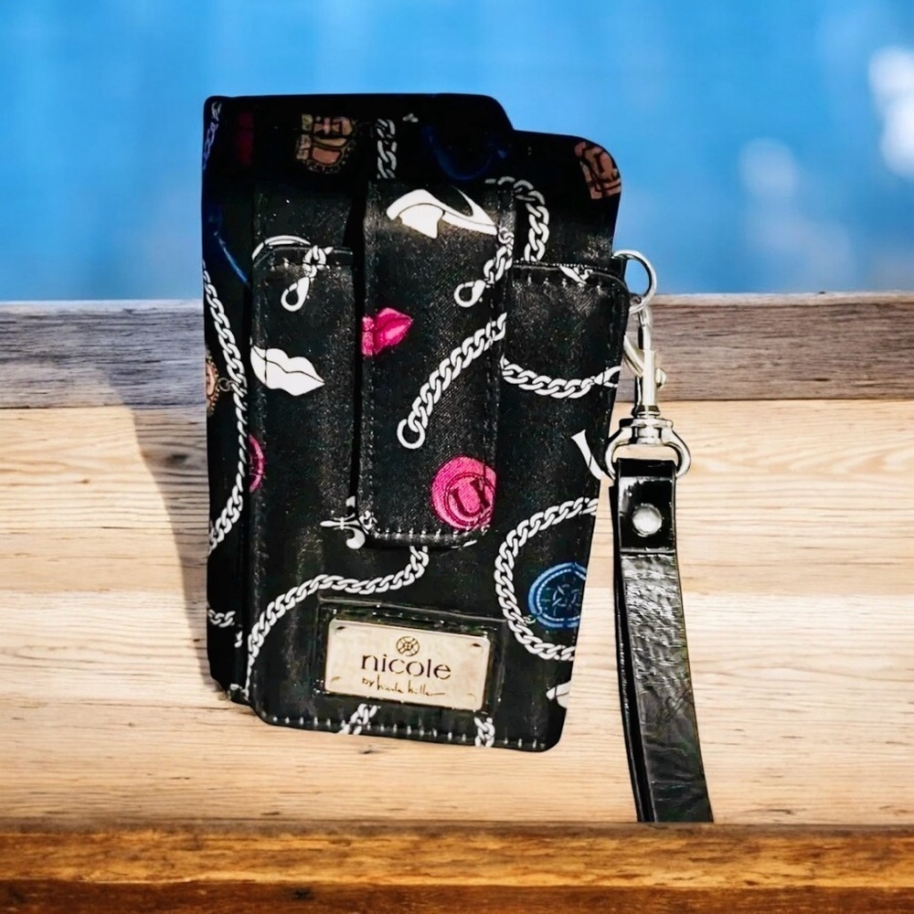 💋🆕 Nicole Miller Black Polyester Smart Phone Wristlet Pouch Lips & Chains Motif